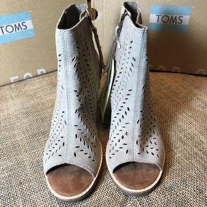TOMS Majorca Suede Peep Toe Perforated Leaf NWT